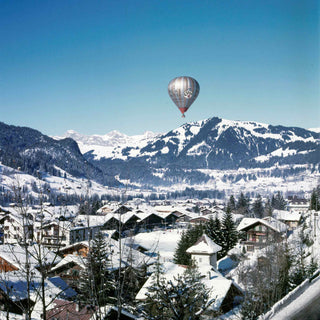 Gstaad en hiver avec une montgolfière