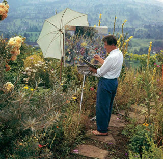 Maler, der Blumen malt